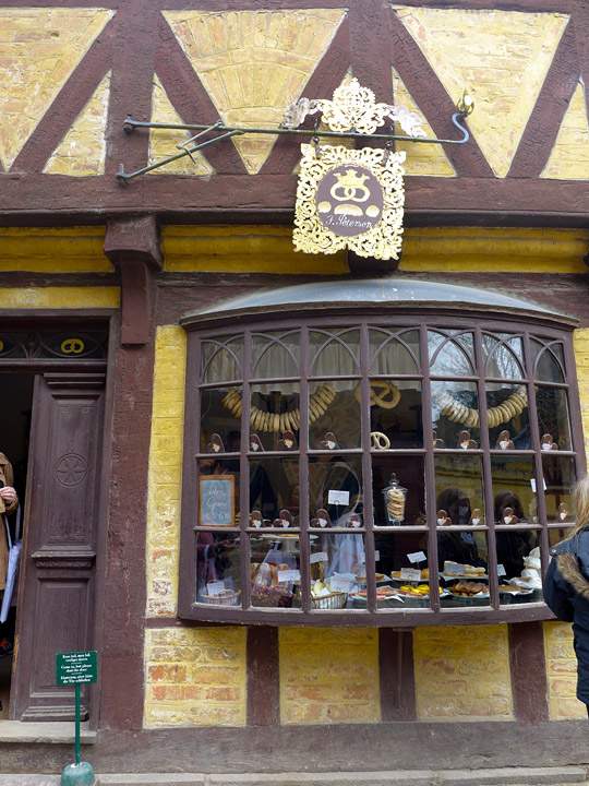 Bageriet i Den Gamle By i Århus. Buevinduet er fra et bakeri i Køge.