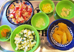 revet skall av 1/2 appelsin og lime, revet hvitløk (2 fedd), revet ingefær( 5 cm), chili etter smak, appelsinfileter , fersken i terninger, squash i terninger. revet skall av 1/2 appelsin og lime, revet hvitløk (2 fedd), revet ingefær( 5 cm), chili etter smak, appelsinfileter , fersken i terninger, squash i terninger.