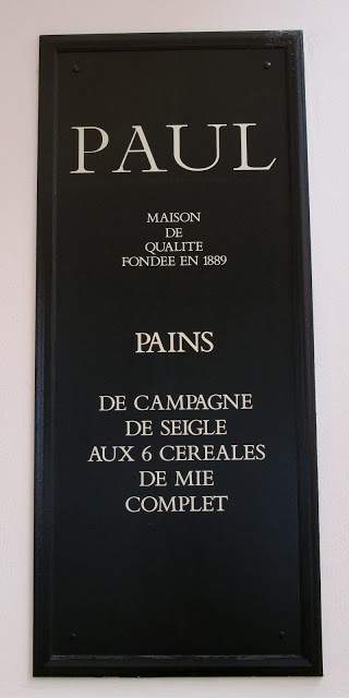 Paul finner du over hele Paris og har et fantastisk utvalg bakervarer. http://www.paul.fr