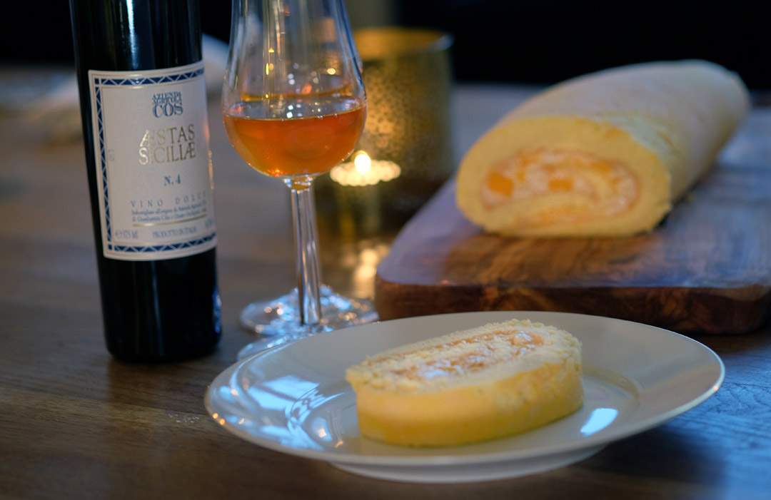Nydelig dessertvin. Glassene er fra Rosendahl og koster 199 for to stykk. Perfekte glass til en dessertvin.