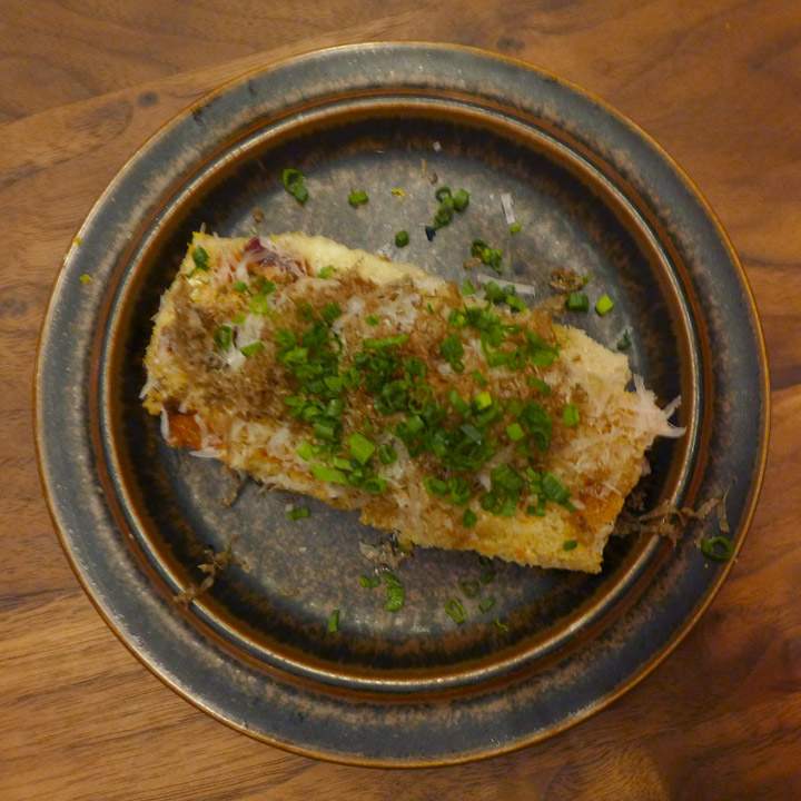 Kjøkkensjef Ronny Kolvik og hans team i restaurantens kjøkken.
