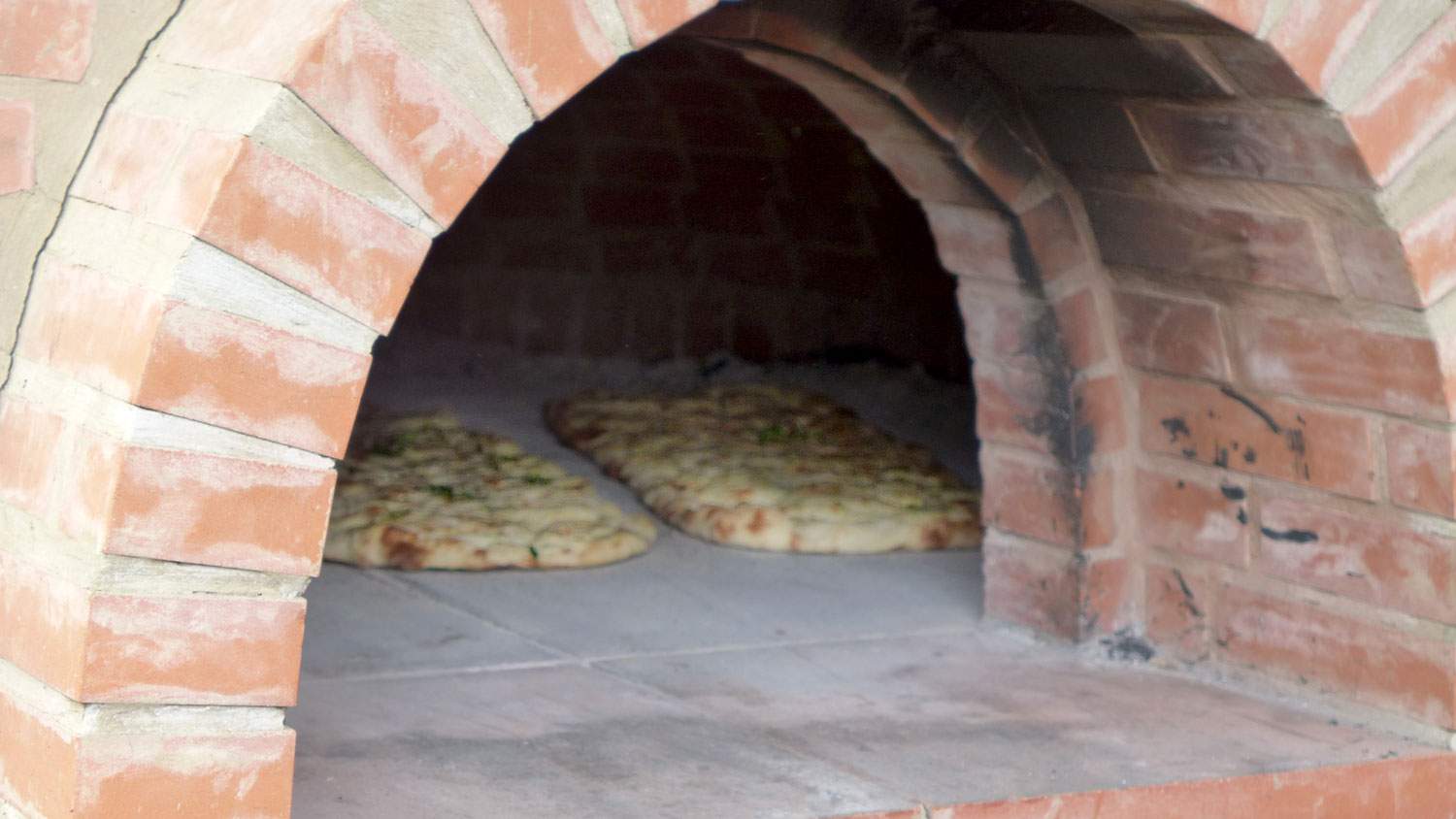Rosmarinpizza i ovnen.