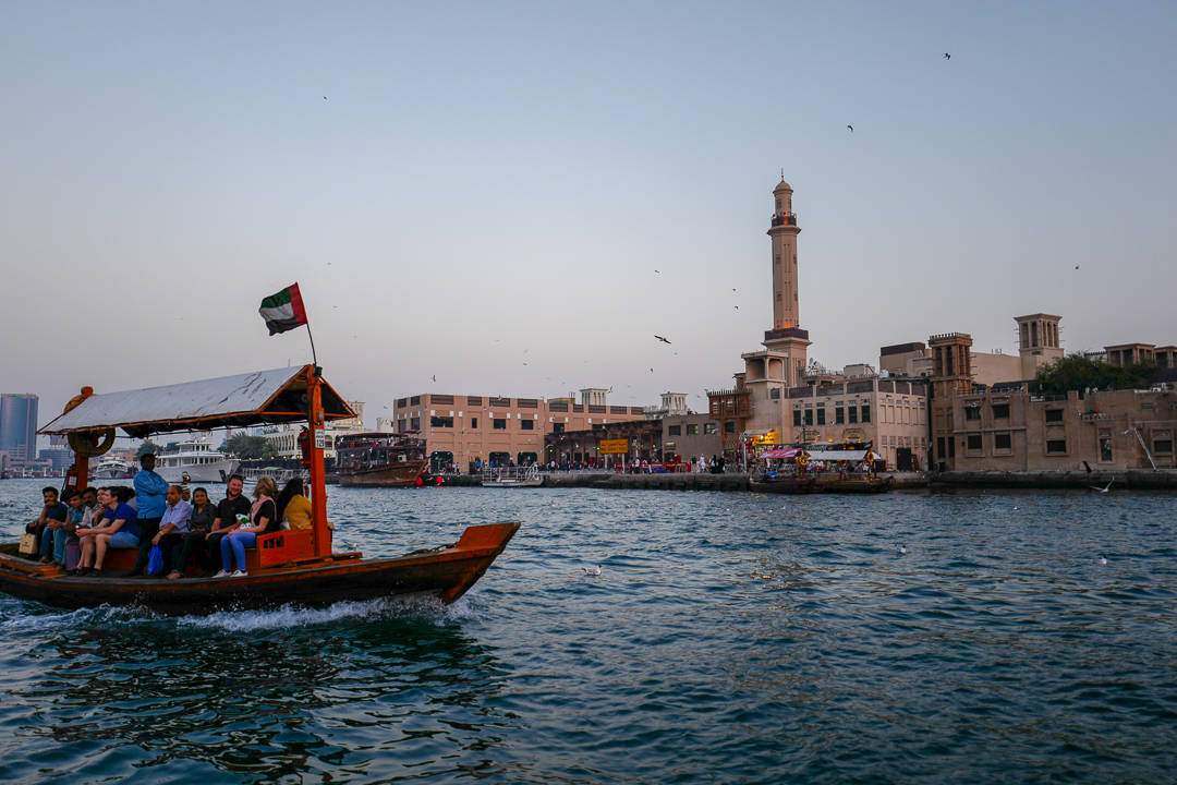 Dubai – bak luksusfasaden L1400208 - Dubai – bak luksusfasaden